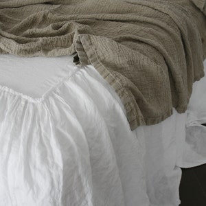 LINEN COVERLET Dust Ruffle .ruffled Linen Bedspread, Dust Ruffle ...