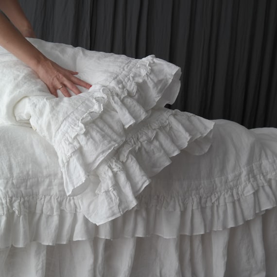 リネンの羽毛布団カバー。ダブルフリルが美しい素朴なリネン寝具セット