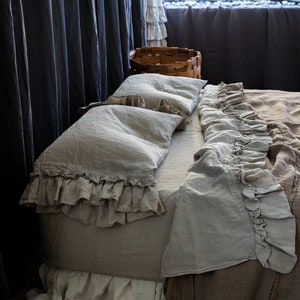 LINEN SHEETS SET with ruffles. 4 pieces-flat ruffled top sheet, fitted sheet and two ruffled pillowcases. image 3