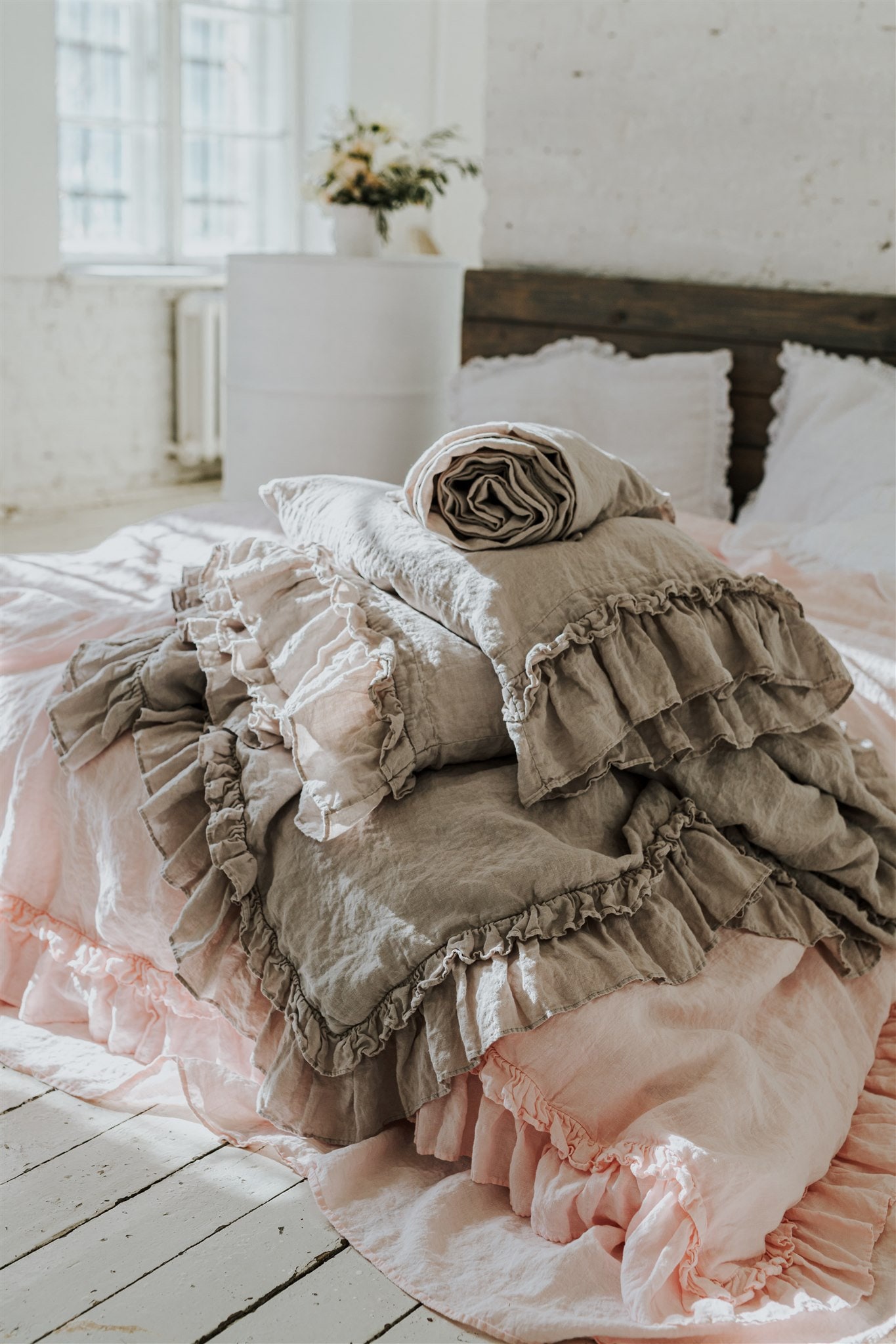 LINEN SHEETS SET With Ruffles. 4 Pieces-flat Ruffled, Fitted