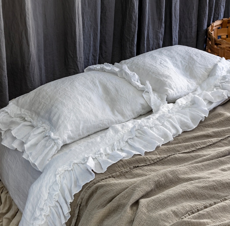 LINEN SHEETS SET with ruffles. 4 pieces-flat ruffled top sheet, fitted sheet and two ruffled pillowcases. image 1