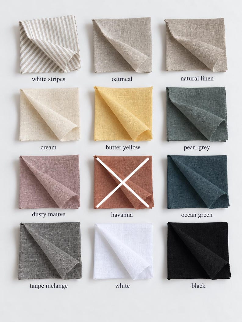 Puede incluir: Una cuadr&iacute;cula de doce muestras de tela cuadradas en varios colores y texturas, etiquetadas como white stripes, oatmeal, natural linen, cream, butter yellow, pearl grey, dusty mauve, havanna, ocean green, taupe melange, white y black.