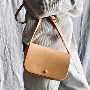 Bolso Ida, bolso color canela, bolso color canela pálido, bolso de verano, bolso pequeño de piel, bolso pequeño, bolso de vacaciones para mujer, bolso de piel color crema