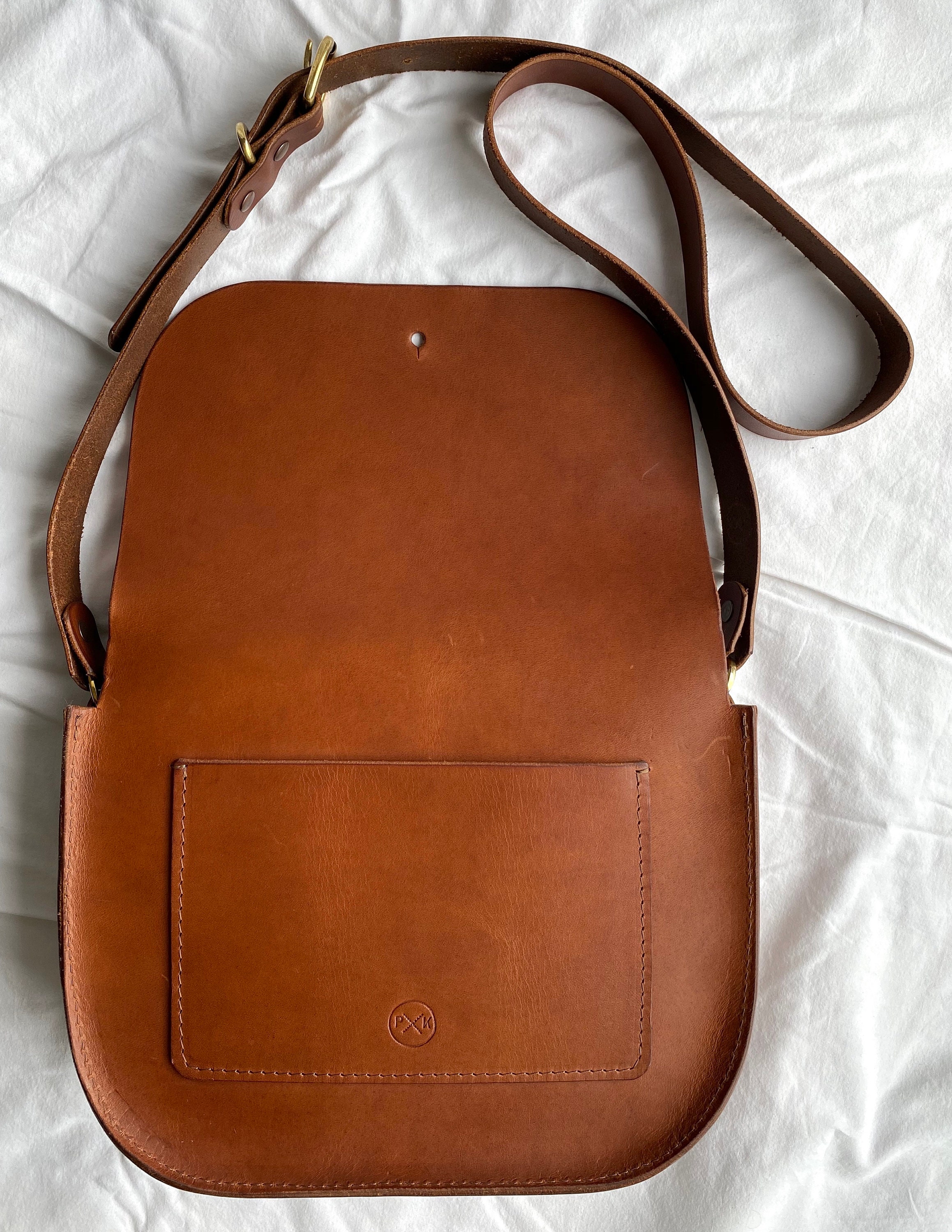 Brown leather saddle bag top