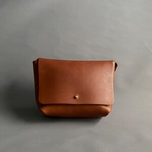 Cara cross body bag, Leather handbag, Brown leather handbag, vegetable tanned leather, womens leather handbag image 2