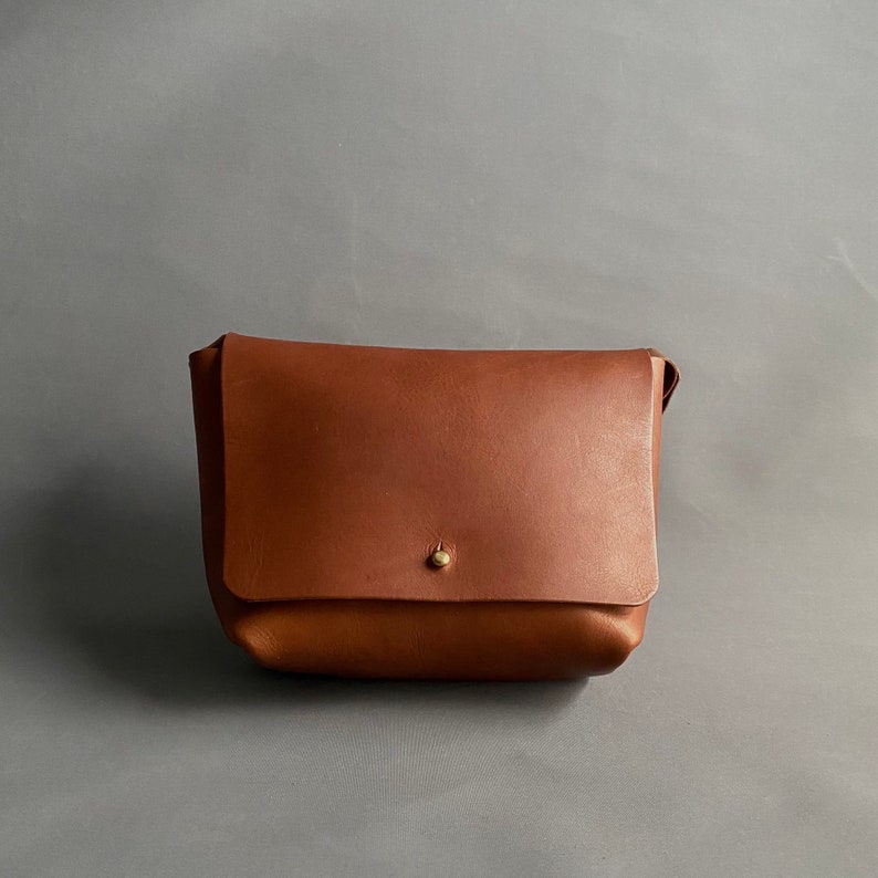 Cara cross body bag, Leather handbag, Brown leather handbag, vegetable tanned leather, womens leather handbag image 2