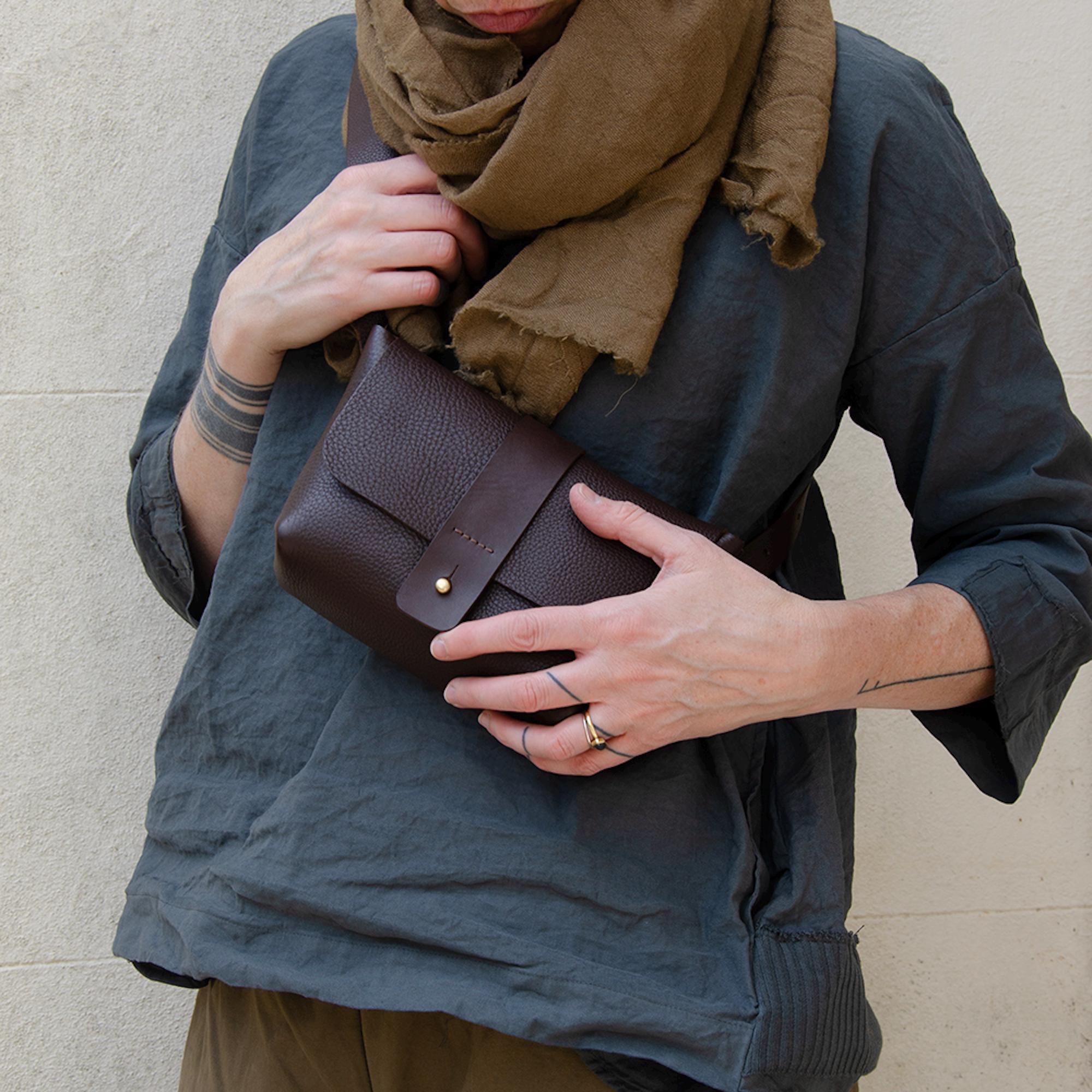 ショルダーバッグ・ポシェット   Women's Pink CKJ Off Duty Holiday Round Shoulde Amazon.com: Small Makeup Bag for Purse Mini Cosmetic Bag