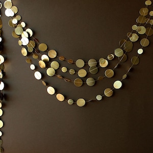 Modern minimalist gold circle garland for any occasion