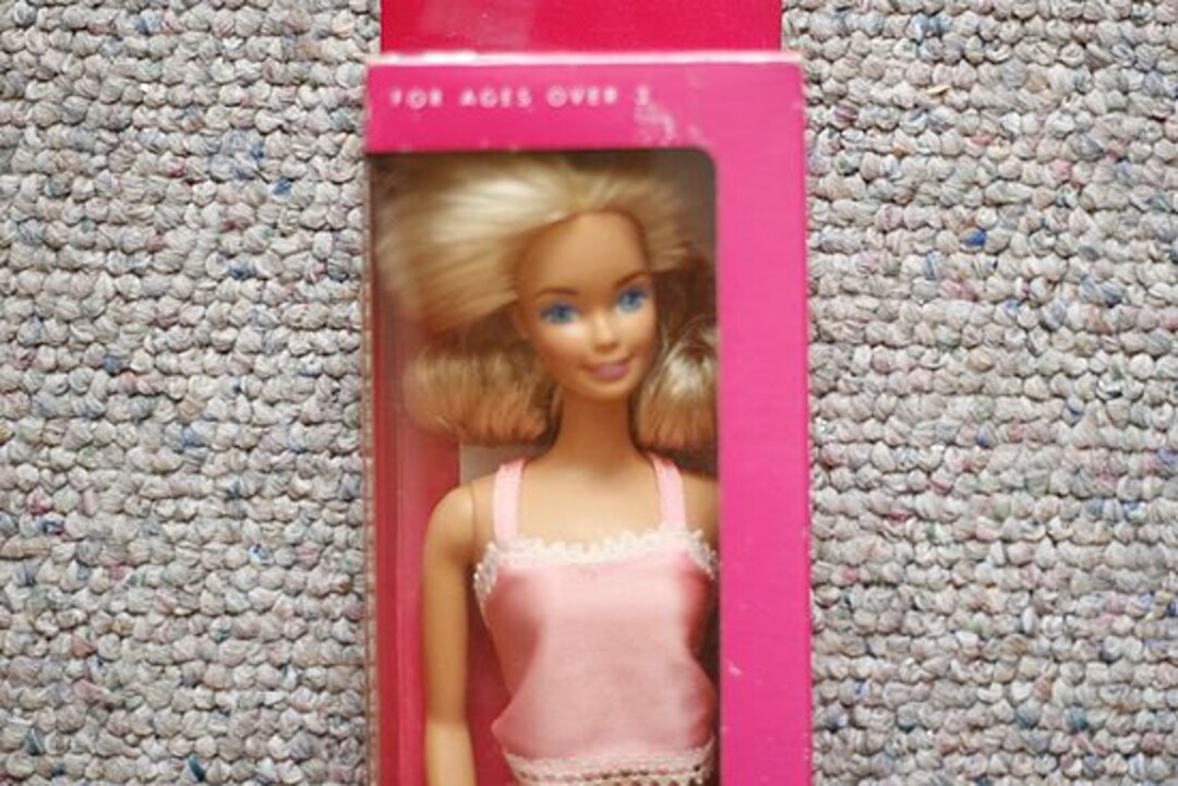 Barbie Denim Fun 1989 – Collector Mattel Fabriqué En Malaisie – NRFB Neuf