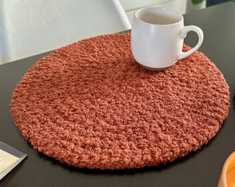 Conjunto de jogos americanos grandes em bouclé, cor terracota, feitos em algodão reciclado com crochê, 38 cm (15 pol.), decoração rústica moderna.