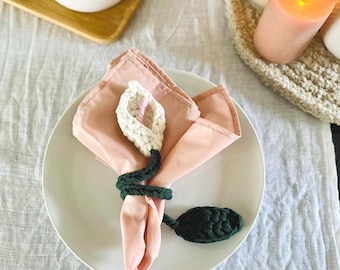 Anéis de guardanapo de crochê em formato de flor, decoração de mesa com lírios-de-cala, lembrancinhas artesanais para chá de panela.