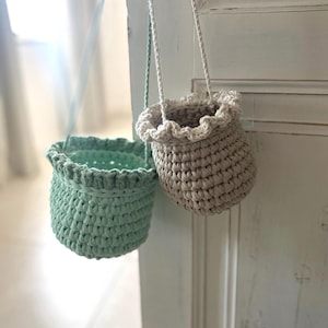 Gehaakte hangende mand: mintgroene pannenlap voor planten met ruches