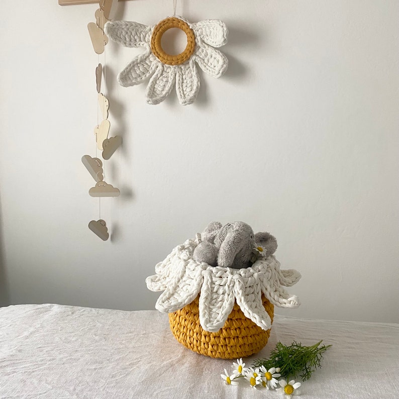 Daisy Flower Wall Decor and Basket Set, Floral Nursery Decor, Botanical Baby Shower Gift, Garden Girl Handmade Gifts image 2