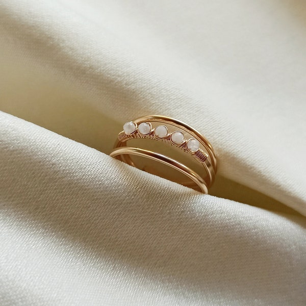 Stapelen Moonstone Ring / Gold Moonstone Ring / Minimalistische Gouden Ring / Moonstone Gold Ring / Skinny Gold Ring / Minimale Ronde Gouden Ring