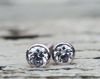 18ct white gold martini style diamond earrings: 18ct gold diamond stud earrings