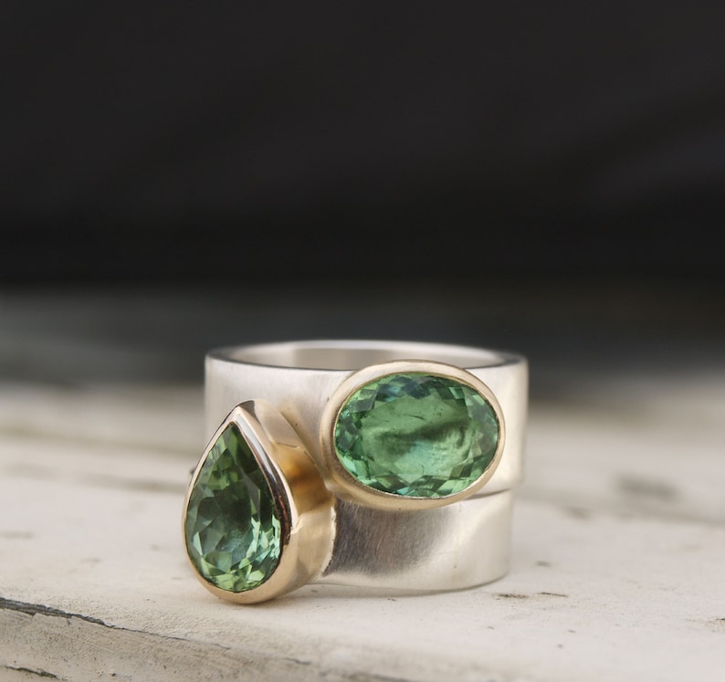 Oval grön turmalinring i återvunnet silver och guld bild 3