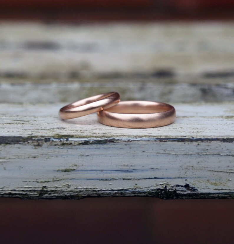 Juego de anillo de boda de oro rosa reciclado, juego de anillo de bodas de oro rojo ético imagen 1