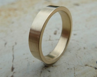 Recycled 9ct yellow gold wedding band