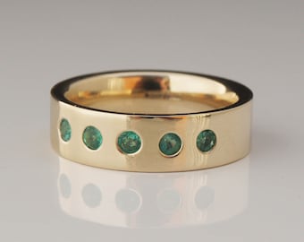 18ct yellow gold flush set emerald ring