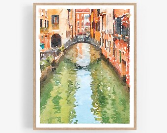 Puede incluir: Pintura acuarela de un canal en Venecia, Italia. El canal está bordeado de edificios coloridos y un puente cruza el agua. El agua es de color azul claro y refleja los edificios y el cielo.