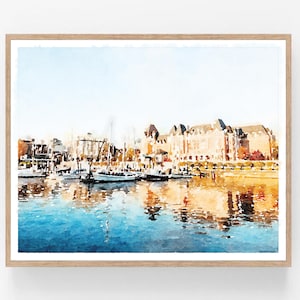 Könnte beinhalten: Ein Aquarellbild einer Stadt mit einem Hafen. Die Gebäude sind in einem gedämpften Orange- und Braunton gehalten, das Wasser ist tiefblau. Mehrere Boote liegen im Hafen.
