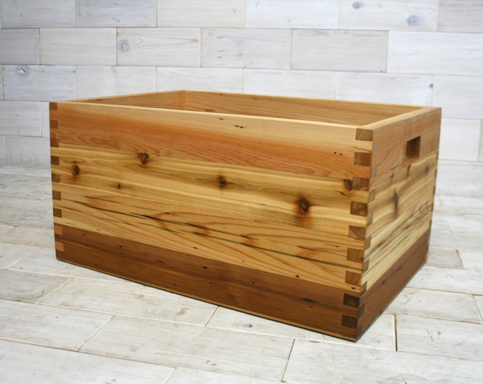 Reclaimed Cedar Wood Crate - Box Joint - Rustic Farmhouse Shabby Chic