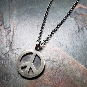 Peace Symbol Anhänger: 60er Jahre Anti-Kriegs Anhänger Halskette
