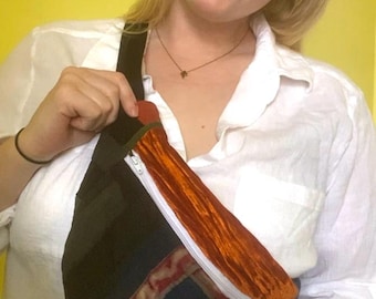 Bolso bandolera con diseño de colcha antigua / Riñonera reciclada hecha a mano / Bolso bandolera de patchwork único en su tipo