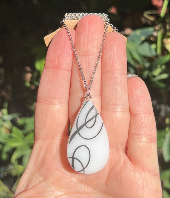 PYREX Black Scroll pendant - image 2