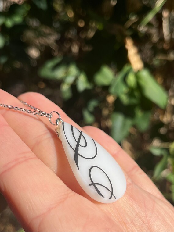 PYREX Black Scroll pendant - image 3