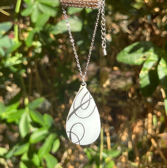 PYREX Black Scroll pendant - image 1