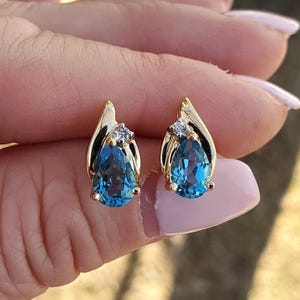 14k Real Yellow Gold Earrings Pear Shaped Blue Topaz & Diamond Accent Teardrop