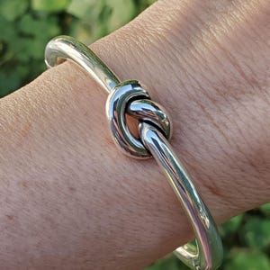 NEW Brighton Interlok Single Knot Silver Hinged Bangle Bild 1