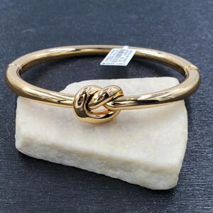 NEW Brighton Interlok Single Knot Gold Hinged Bangle afbeelding 2
