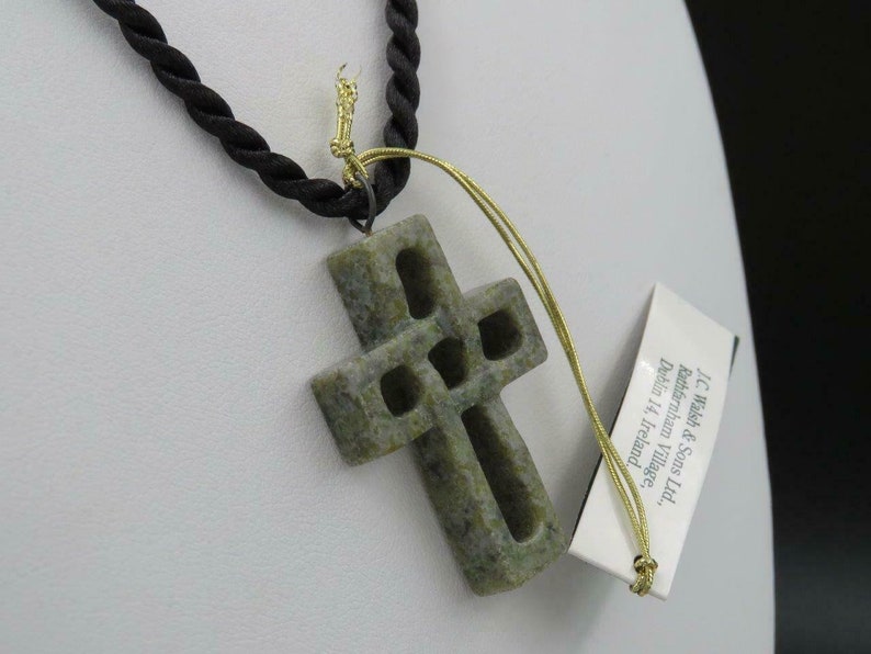 C Stretch Ring by J Walsh and Sons Connemara Irish Marble