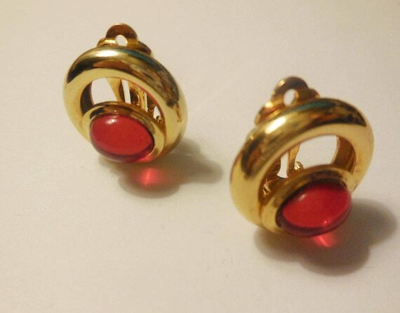 Clip on Earrings Red Golden Tone Metal Large Vint… - image 4