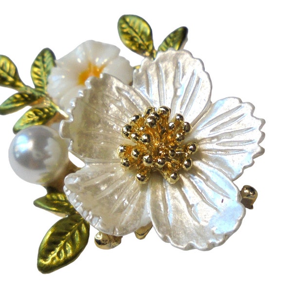 Vintage Brooch Floral golden tone elegant classic pin retro jewelry feminine romantic fashion accessories