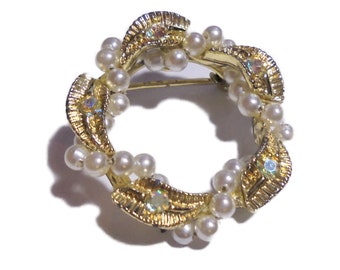 Vintage Brooch Pin White Pearl Rhinestone Wreath