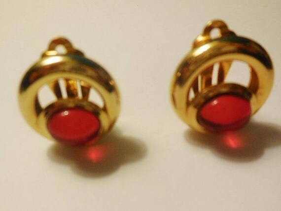 Clip on Earrings Red Golden Tone Metal Large Vint… - image 3