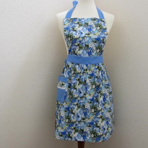 summer apron - cottage chic - blue flowered apron - medium size - bib apron - skirted apron - cottage style - floral apron - women&#39;s apron