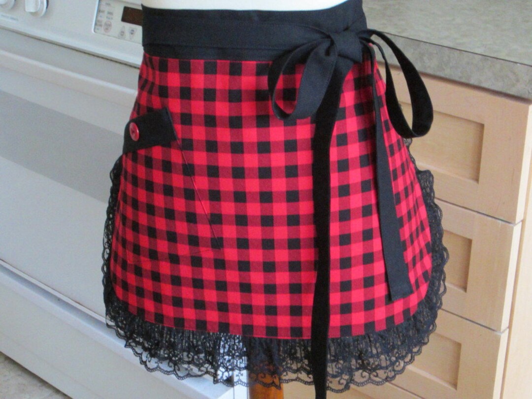 Buffalo Plaid Apron, Red & Black Checks, Black Lace Trim, Rustic