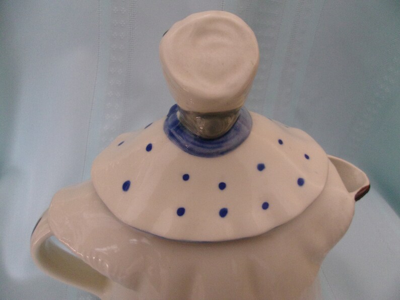Granny Ann Teapot by Shawnee Pottery Patented USA Produced in Zanesville Ohio 1937-1961 Ivory Color Peach Apron Blue Trim Cane Tea Parties