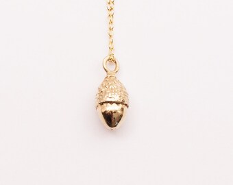 A beautiful sterling vermeil small acorn casting and an 18" chain