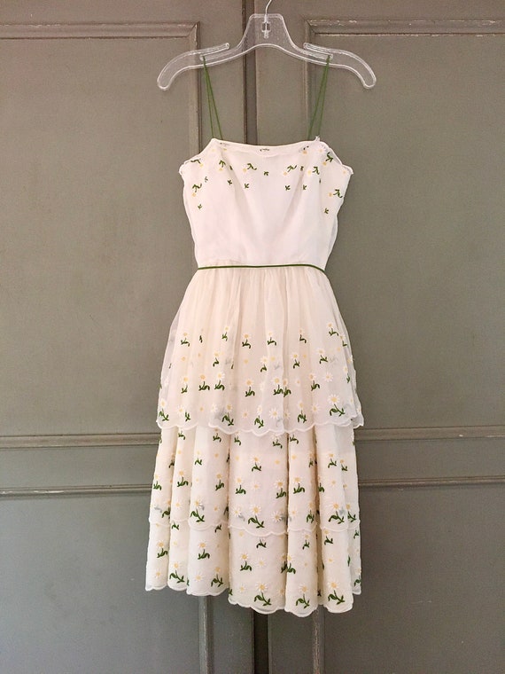 Vintage 1950s adorable daisy dress/ party dress/ p