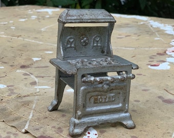 Cast iron Royal stove. Doll size. Film prop photo prop