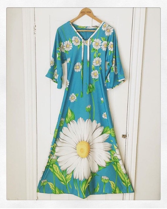 Rare 1970s daisy hippie dress