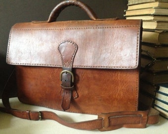 Vintage leather messenger//crossbody bag