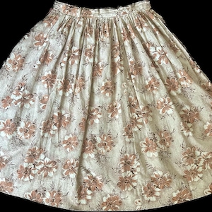 Vintage 1950s handmade cotton floral circle skirt with pretty orange & white flowers, xs-sm 26” waist, 25” long, zipper and button back