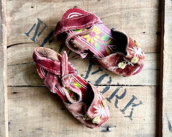 Genuine vintage 1940s souvenir youth sandals from the Philippines, velvet floral embroidered uppers and carved painted ornamental wood soles