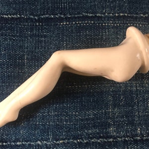 Antique porcelain bottle stopper / ladies’ legs / 1940s pinup
